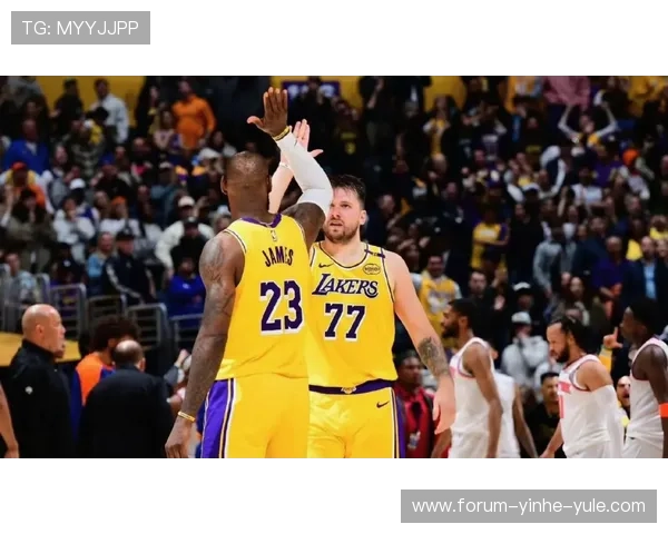 湖人队迎来全新赛季挑战 詹姆斯与戴维斯联手誓要再创辉煌